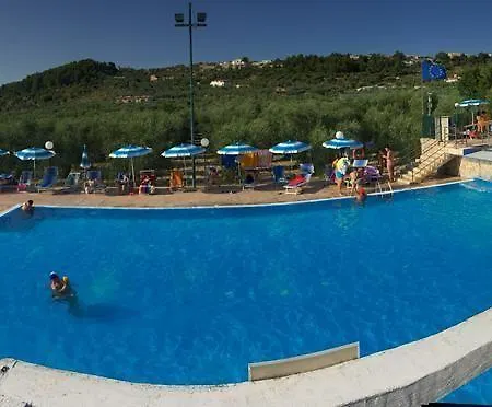 Villaggio Mare Blu פארק נופש 3*