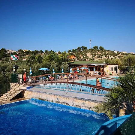 Villaggio Mare Blu 3* ויאסטה